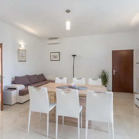 Mario Private Pool & Large Outdoor Area Villa Cabrunici