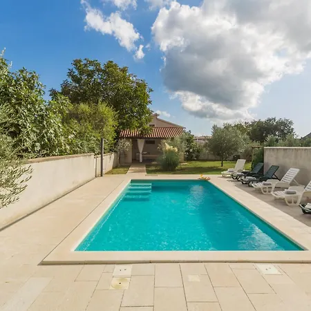 Mario Private Pool & Large Outdoor Area