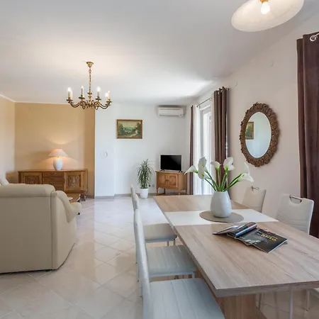 Mario Private Pool & Large Outdoor Area Villa Cabrunici