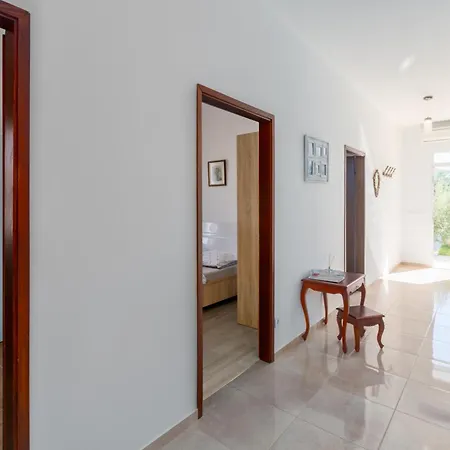 Mario Private Pool & Large Outdoor Area Villa Cabrunici